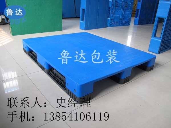 山東塑料托盤 塑膠托盤 雙面網(wǎng)格塑料托盤拼接大型塑料托盤卡板1500多種尺寸可倉儲墊板