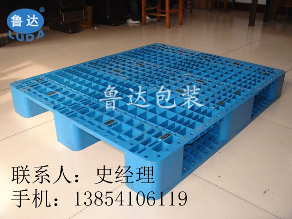 山東塑料托托盤廠家現(xiàn)貨銷售1210平板川字新料塑料托盤 塑料墊倉(cāng)板
